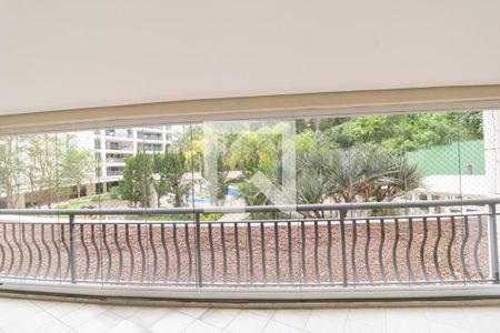 Apartamento para alugar com 212m², 4 quartos e 4 vagas Apartamento para alugar com 212m², 4 quartos e 4 vagasVaranda