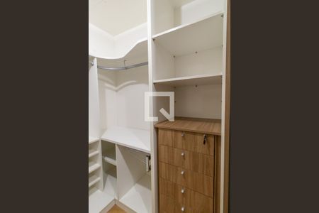 Apartamento para alugar com 212m², 4 quartos e 4 vagas Apartamento para alugar com 212m², 4 quartos e 4 vagasCloset da suíte 4