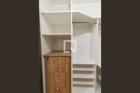 Apartamento para alugar com 212m², 4 quartos e 4 vagas Apartamento para alugar com 212m², 4 quartos e 4 vagasCloset da suíte 4