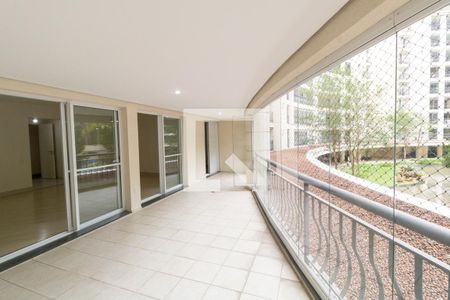 Apartamento para alugar com 212m², 4 quartos e 4 vagas Apartamento para alugar com 212m², 4 quartos e 4 vagasVaranda