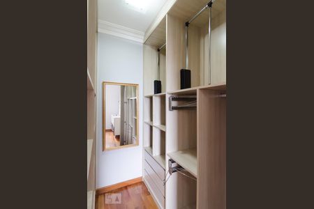 Closet da suíte 1 de apartamento para alugar com 3 quartos, 96m² em Baeta Neves, São Bernardo do Campo