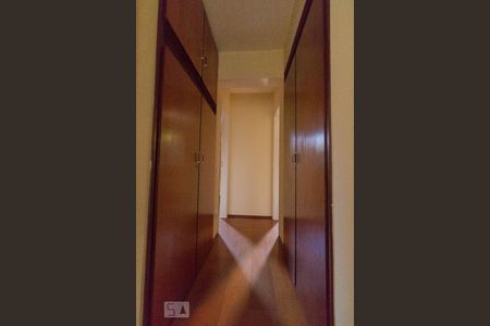 Apartamento para alugar com 100m², 3 quartos e 2 vagasArmários Corredor