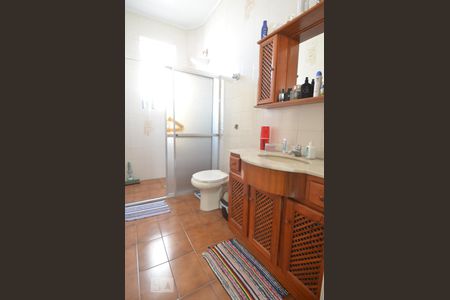 Banheiro de apartamento à venda com 2 quartos, 70m² em Santana, Porto Alegre