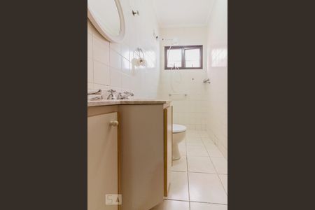 Banheiro de apartamento para alugar com 1 quarto, 60m² em Vila Alzira, Santo André