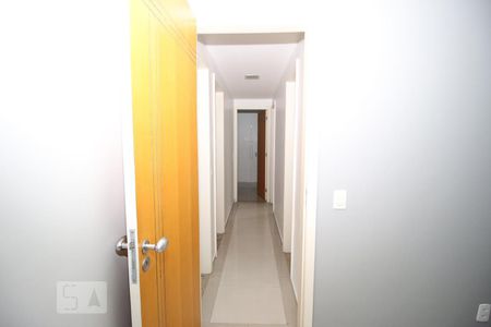 Corredor de apartamento para alugar com 3 quartos, 122m² em Freguesia (jacarepaguá), Rio de Janeiro