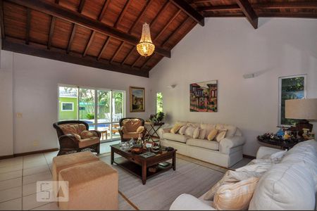 Casa de condomínio à venda com 850m², 4 quartos e 4 vagas Casa de condomínio à venda com 850m², 4 quartos e 4 vagasSala de Estar