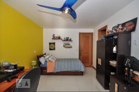 Casa de condomínio à venda com 850m², 4 quartos e 4 vagas Casa de condomínio à venda com 850m², 4 quartos e 4 vagasSuíte 3