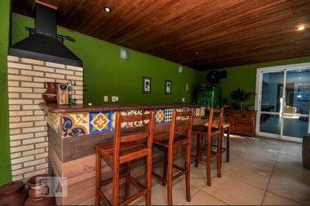 Casa de condomínio à venda com 850m², 4 quartos e 4 vagas Casa de condomínio à venda com 850m², 4 quartos e 4 vagasÁrea Externa - Churrasqueira - Espaço Gourmet