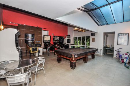 Casa de condomínio à venda com 850m², 4 quartos e 4 vagas Casa de condomínio à venda com 850m², 4 quartos e 4 vagasÁrea Externa - Salão de Jogos