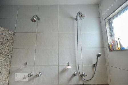 Casa de condomínio à venda com 850m², 4 quartos e 4 vagas Casa de condomínio à venda com 850m², 4 quartos e 4 vagasBanheiro Suíte 1