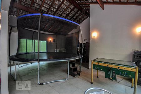 Casa de condomínio à venda com 850m², 4 quartos e 4 vagas Casa de condomínio à venda com 850m², 4 quartos e 4 vagasÁrea Externa - Salão de Jogos