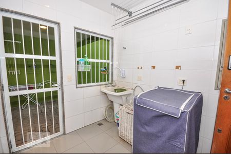 Casa de condomínio à venda com 850m², 4 quartos e 4 vagas Casa de condomínio à venda com 850m², 4 quartos e 4 vagasÁrea de Serviço