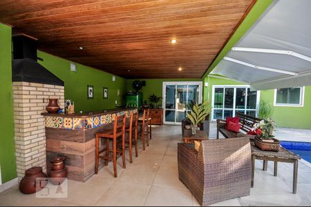 Casa de condomínio à venda com 850m², 4 quartos e 4 vagas Casa de condomínio à venda com 850m², 4 quartos e 4 vagasÁrea Externa - Churrasqueira - Espaço Gourmet