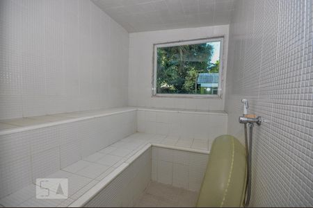 Casa de condomínio à venda com 850m², 4 quartos e 4 vagas Casa de condomínio à venda com 850m², 4 quartos e 4 vagasÁrea Externa - Salão de Jogos - Sauna