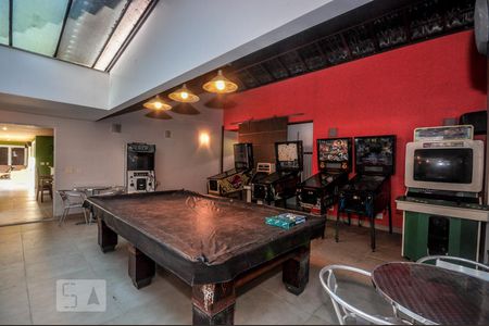 Casa de condomínio à venda com 850m², 4 quartos e 4 vagas Casa de condomínio à venda com 850m², 4 quartos e 4 vagasÁrea Externa - Salão de Jogos