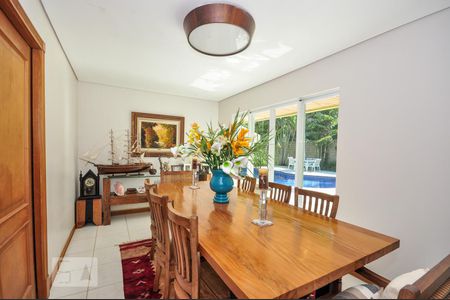 Casa de condomínio à venda com 850m², 4 quartos e 4 vagas Casa de condomínio à venda com 850m², 4 quartos e 4 vagasSala de Jantar