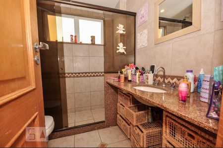 Casa de condomínio à venda com 850m², 4 quartos e 4 vagas Casa de condomínio à venda com 850m², 4 quartos e 4 vagasBanheiro Suíte 2