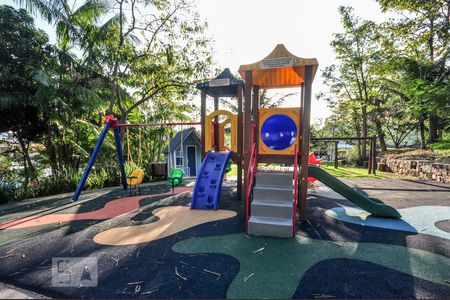 Casa de condomínio à venda com 850m², 4 quartos e 4 vagas Casa de condomínio à venda com 850m², 4 quartos e 4 vagasÁrea Comum - Playground