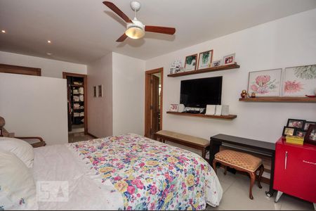 Casa de condomínio à venda com 850m², 4 quartos e 4 vagas Casa de condomínio à venda com 850m², 4 quartos e 4 vagasSuíte 1