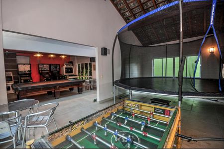 Casa de condomínio à venda com 850m², 4 quartos e 4 vagas Casa de condomínio à venda com 850m², 4 quartos e 4 vagasÁrea Externa - Salão de Jogos