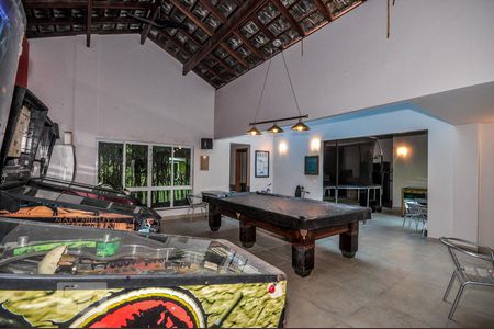 Casa de condomínio à venda com 850m², 4 quartos e 4 vagas Casa de condomínio à venda com 850m², 4 quartos e 4 vagasÁrea Externa - Salão de Jogos