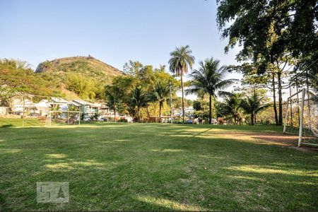 Casa de condomínio à venda com 850m², 4 quartos e 4 vagas Casa de condomínio à venda com 850m², 4 quartos e 4 vagasÁrea Comum - Campo de Futebol