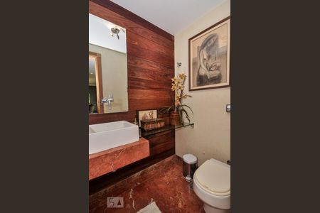 Casa de condomínio à venda com 850m², 4 quartos e 4 vagas Casa de condomínio à venda com 850m², 4 quartos e 4 vagasLavabo