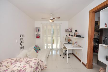 Casa de condomínio à venda com 850m², 4 quartos e 4 vagas Casa de condomínio à venda com 850m², 4 quartos e 4 vagasSuíte 4