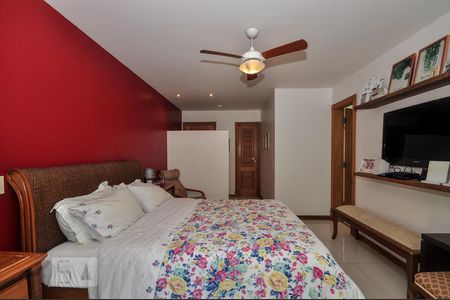 Casa de condomínio à venda com 850m², 4 quartos e 4 vagas Casa de condomínio à venda com 850m², 4 quartos e 4 vagasSuíte 1