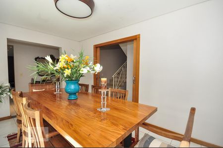 Casa de condomínio à venda com 850m², 4 quartos e 4 vagas Casa de condomínio à venda com 850m², 4 quartos e 4 vagasSala de Jantar