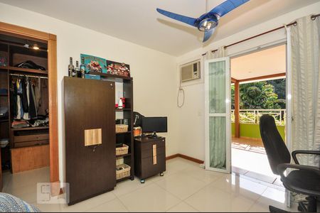 Casa de condomínio à venda com 850m², 4 quartos e 4 vagas Casa de condomínio à venda com 850m², 4 quartos e 4 vagasSuíte 3