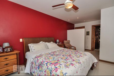 Casa de condomínio à venda com 850m², 4 quartos e 4 vagas Casa de condomínio à venda com 850m², 4 quartos e 4 vagasSuíte 1