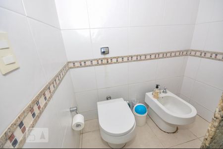 Casa de condomínio à venda com 850m², 4 quartos e 4 vagas Casa de condomínio à venda com 850m², 4 quartos e 4 vagasBanheiro Suíte 1