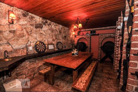 Casa de condomínio à venda com 850m², 4 quartos e 4 vagas Casa de condomínio à venda com 850m², 4 quartos e 4 vagasÁrea Externa - Salão de Jogos - Adega