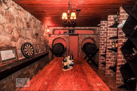 Casa de condomínio à venda com 850m², 4 quartos e 4 vagas Casa de condomínio à venda com 850m², 4 quartos e 4 vagasÁrea Externa - Salão de Jogos - Adega