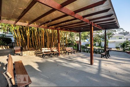 Casa de condomínio à venda com 850m², 4 quartos e 4 vagas Casa de condomínio à venda com 850m², 4 quartos e 4 vagasÁrea Comum