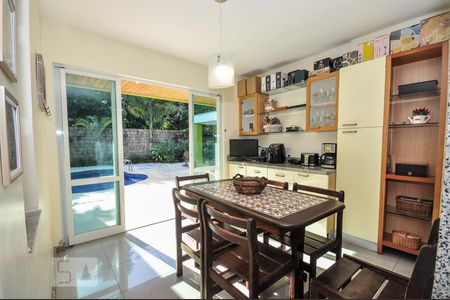 Casa de condomínio à venda com 850m², 4 quartos e 4 vagas Casa de condomínio à venda com 850m², 4 quartos e 4 vagasCopa - Cozinha