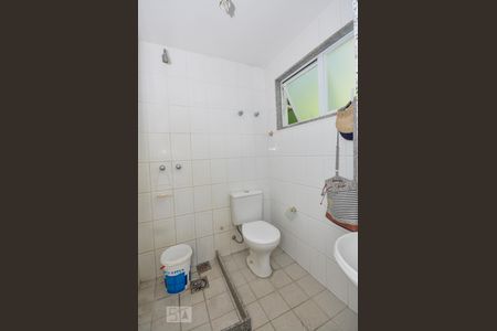 Casa de condomínio à venda com 850m², 4 quartos e 4 vagas Casa de condomínio à venda com 850m², 4 quartos e 4 vagasÁrea Externa - Banheiro de Serviço