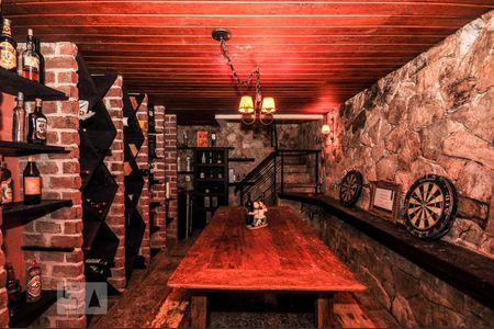 Casa de condomínio à venda com 850m², 4 quartos e 4 vagas Casa de condomínio à venda com 850m², 4 quartos e 4 vagasÁrea Externa - Salão de Jogos - Adega