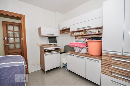 Casa de condomínio à venda com 850m², 4 quartos e 4 vagas Casa de condomínio à venda com 850m², 4 quartos e 4 vagasÁrea de Serviço