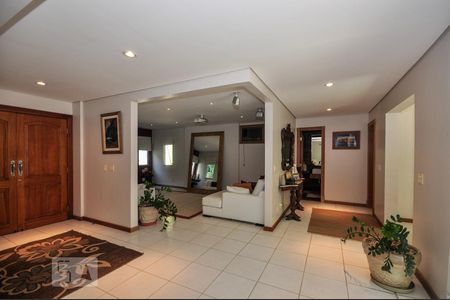 Casa de condomínio à venda com 850m², 4 quartos e 4 vagas Casa de condomínio à venda com 850m², 4 quartos e 4 vagasSala de Estar