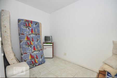 Casa de condomínio à venda com 850m², 4 quartos e 4 vagas Casa de condomínio à venda com 850m², 4 quartos e 4 vagasÁrea Externa - Quarto de Serviço