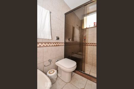 Casa de condomínio à venda com 850m², 4 quartos e 4 vagas Casa de condomínio à venda com 850m², 4 quartos e 4 vagasBanheiro Suíte 2