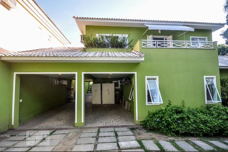 Casa de condomínio à venda com 850m², 4 quartos e 4 vagas Casa de condomínio à venda com 850m², 4 quartos e 4 vagasÁrea Externa - Garagem - Fachada