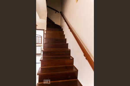 Casa para alugar com 160m², 2 quartos e 1 vagaEscadas
