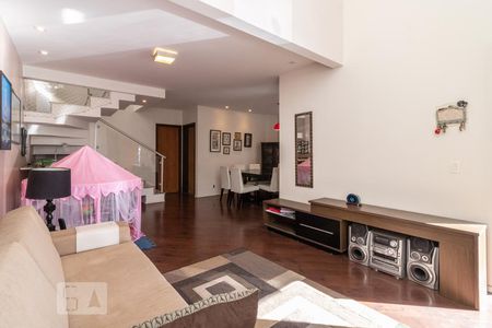 Sala de casa de condomínio para alugar com 2 quartos, 150m² em Fazendinha, Curitiba