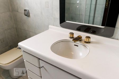 Casa à venda com 215m², 3 quartos e 4 vagas Casa à venda com 215m², 3 quartos e 4 vagasBanheiro suite 1