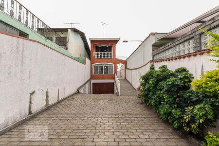 Casa à venda com 215m², 3 quartos e 4 vagas Casa à venda com 215m², 3 quartos e 4 vagasFachada