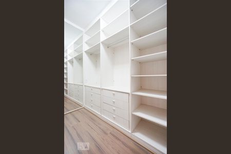 Casa à venda com 125m², 3 quartos e 2 vagasCloset suíte 