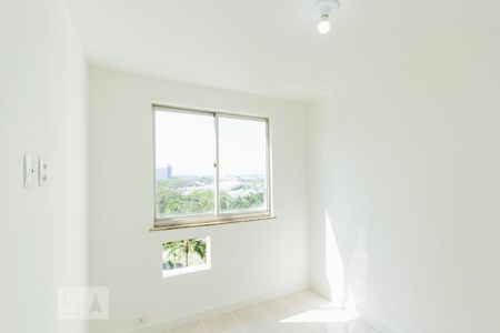 Quarto 1 de apartamento para alugar com 2 quartos, 48m² em Jacarepaguá, Rio de Janeiro